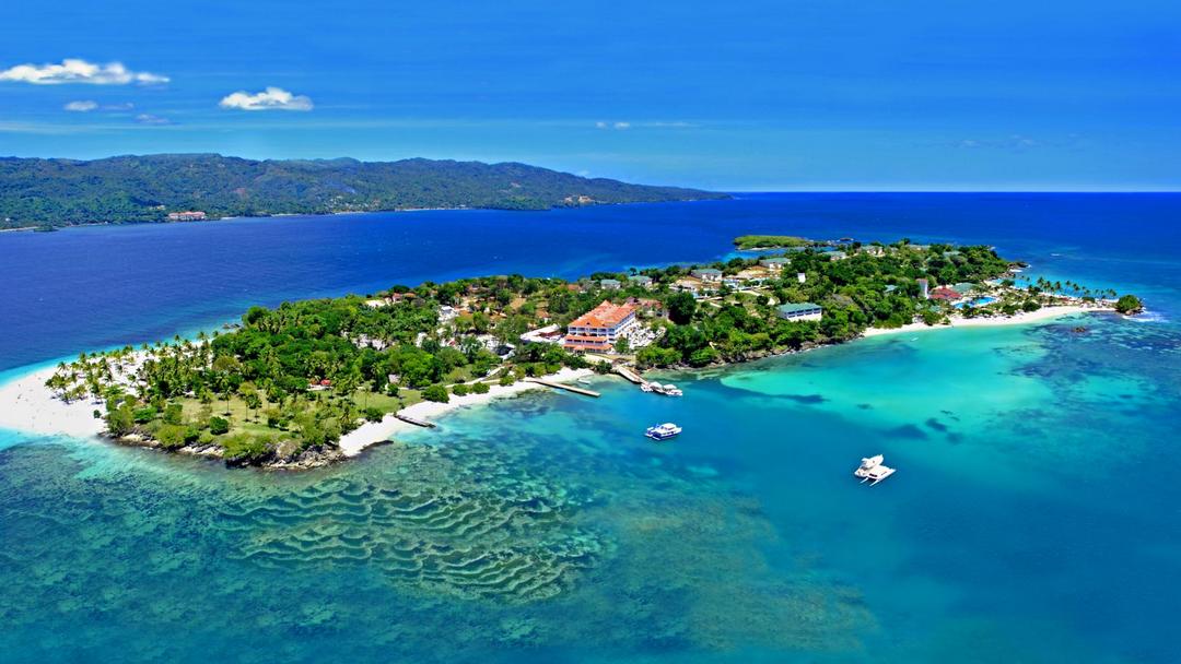 The luxury resort of Cayo Levantado is located on a private island.