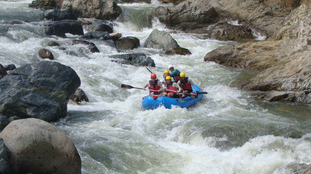 River Rafting – actiongeladenes Abenteuer in den Bergen