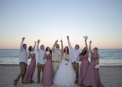Hochzeitsgesellschaft am Strand in Punta Cana, Dominikanische Republik
